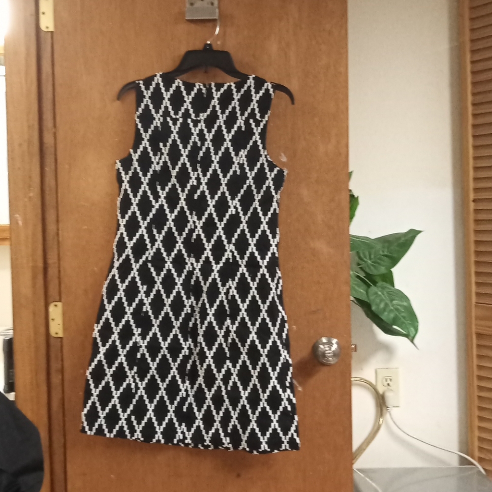 Women's dress - Picture 2 of 3